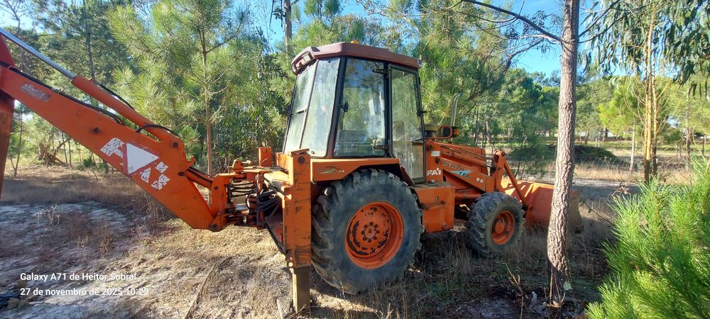 Retroescavadora FAI 905