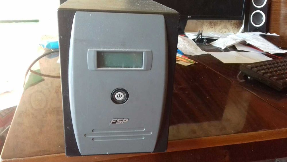 Продам источник бесперебойного питания FSP 2000