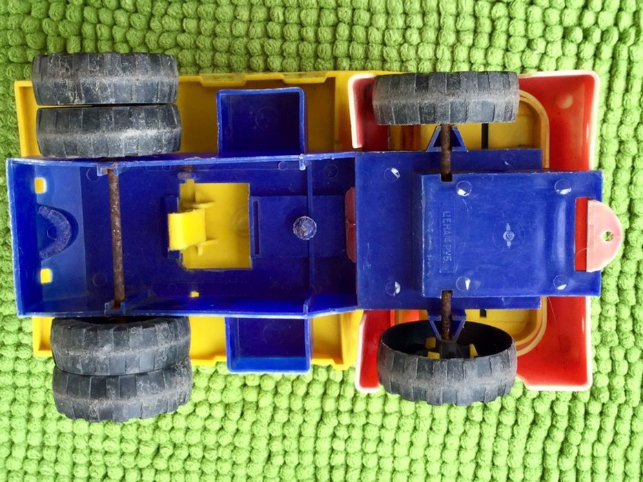 Самосвал игрушка ссср 70-е годы. Пластик и метал.