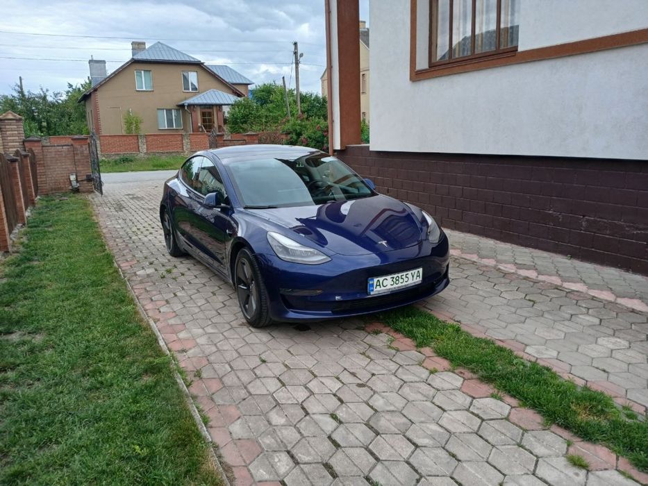 Tesla Model 3 2021 року