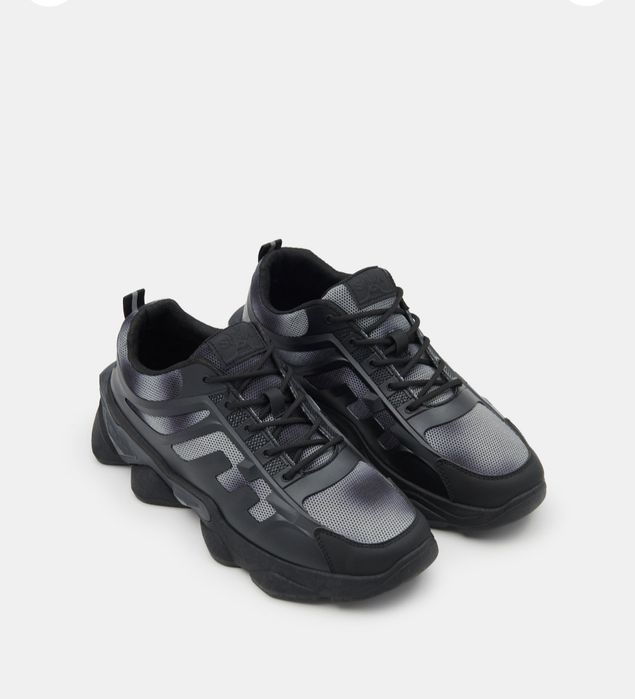 Кроссовки черные