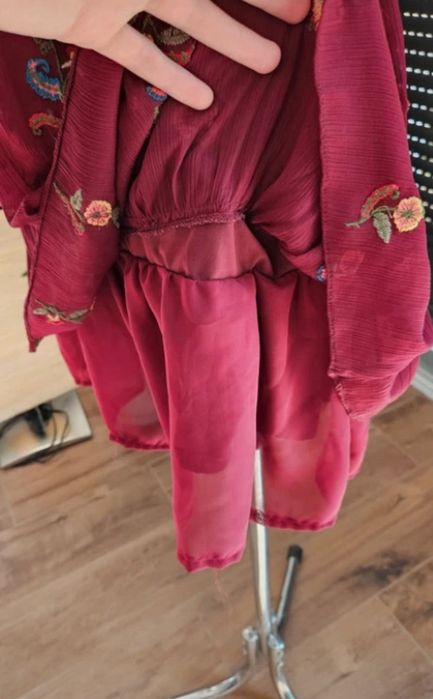 Bordowa sukienka boho Zara haftowana