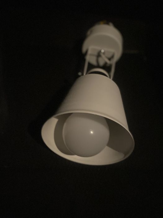 Biala lampka kiniket