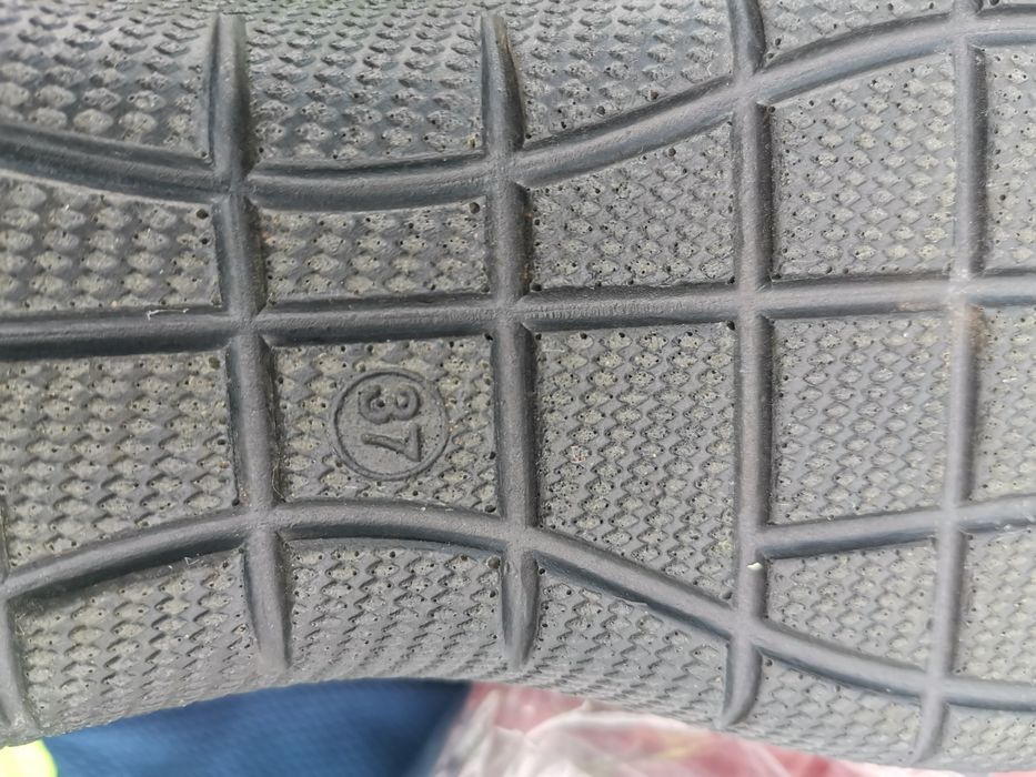 Czerwone,calkowicie skórzane pólbuty damskie marki Go Soft