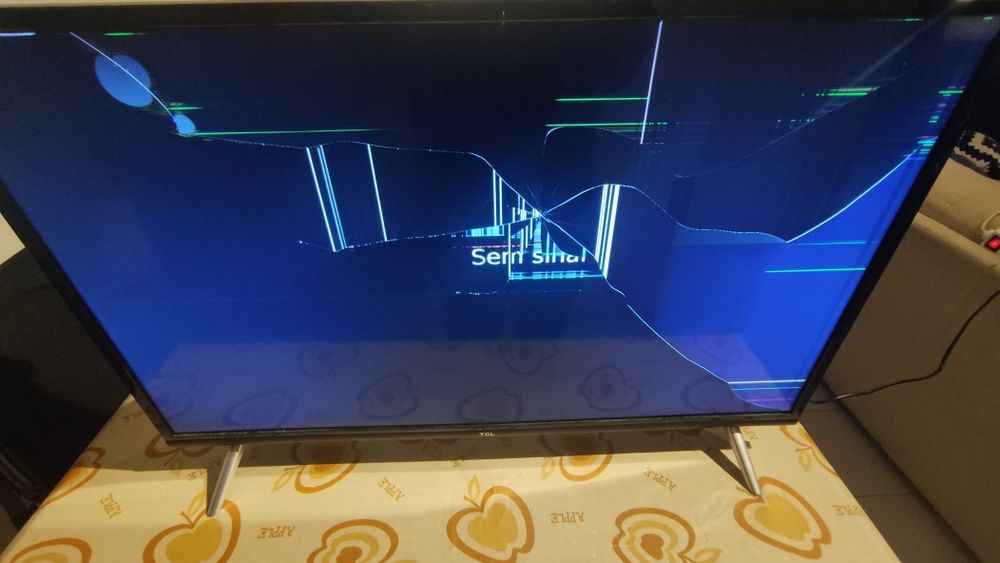 Tv tcl com a tela partida