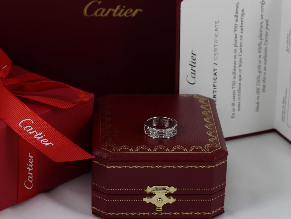 Золотое кольцо с бриллиантами Cartier Love