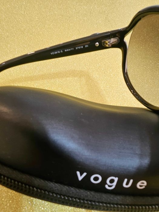 Óculos sol Vogue com caixa