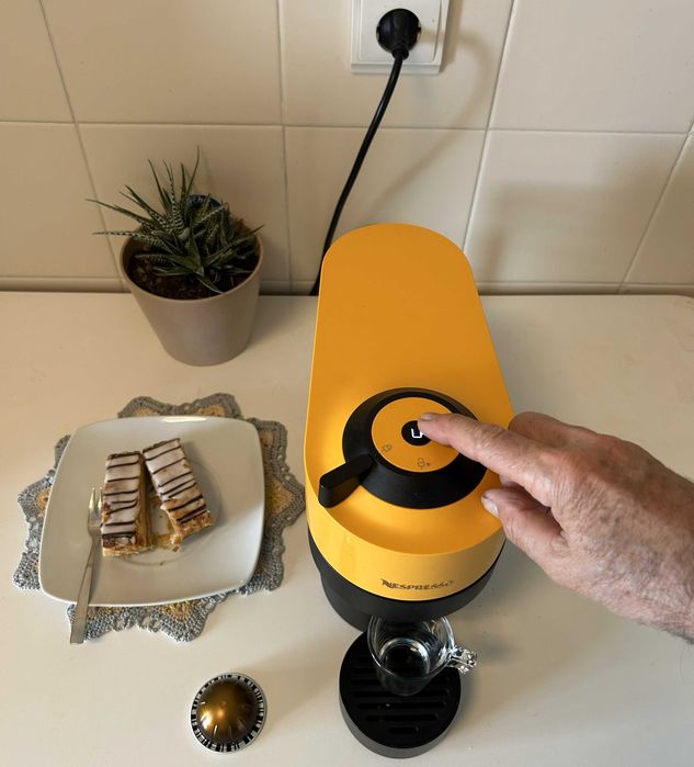 Máquina café Nespresso VERTUO