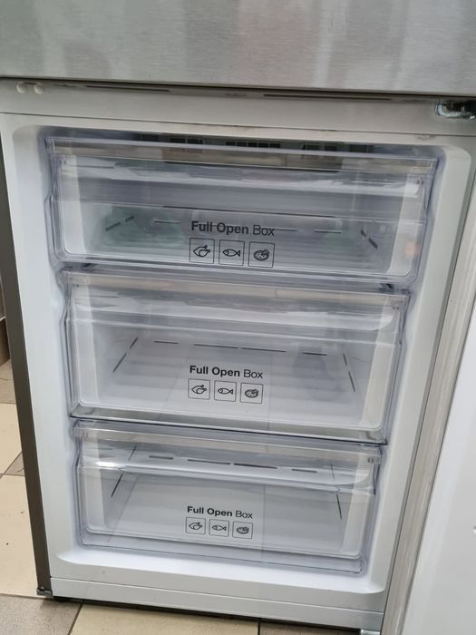 Lodówka Samsung RB37J5000SA