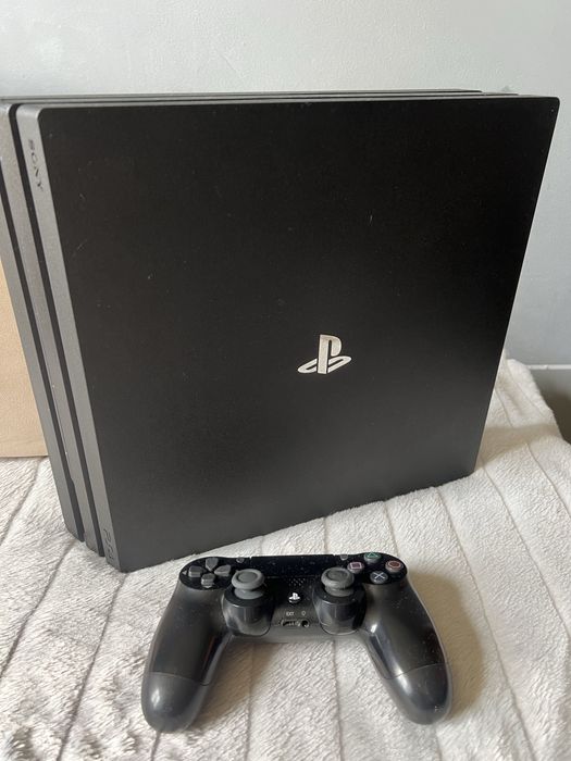 Sony PS4 Pro + pad | bardzo dobry stan | sprawna 100%
