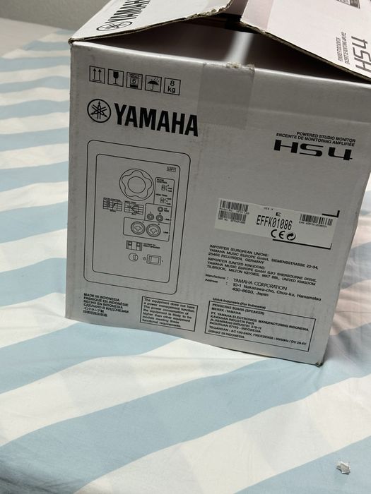 Coluna estúdio Yamaha HS4