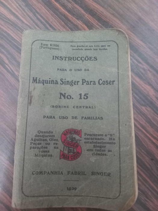 Maquina de custura com movel