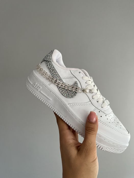 Білі кросівки Nike