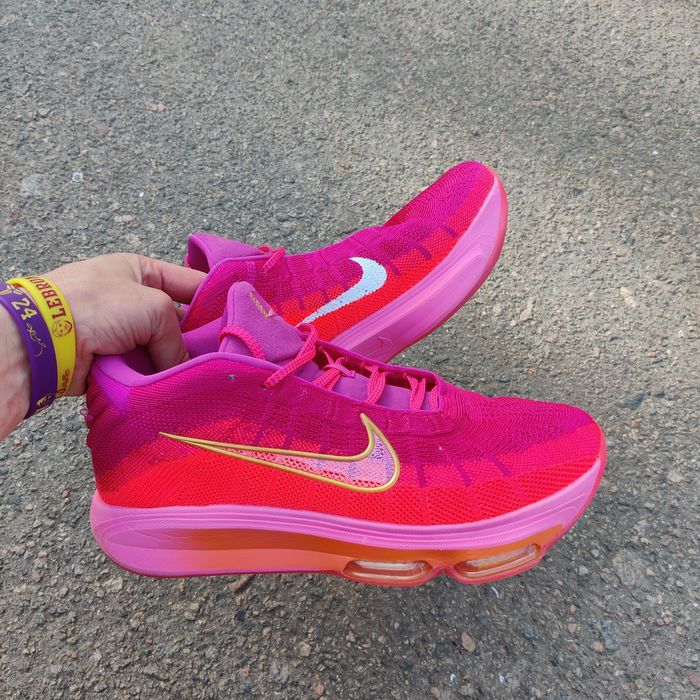 Рожеві баскетбольні волейбольні кросівки Nike hustle 3