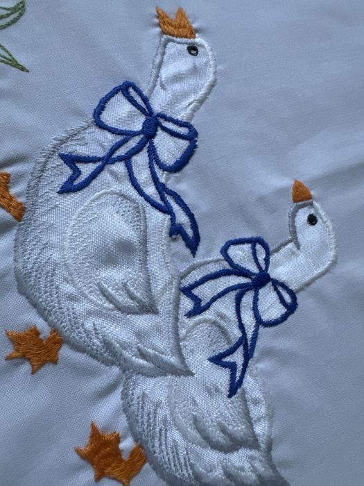 Obrus haftowany gąski do kolekcji