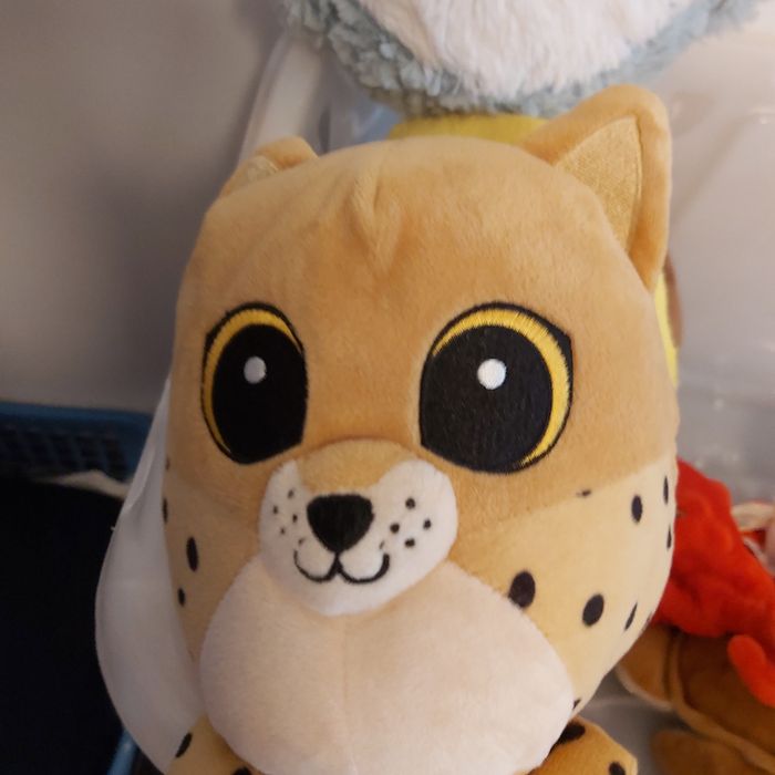 Peluches novos (chita/castor/pato)