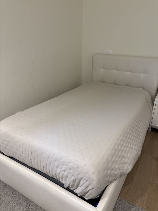 Cama de solteiro com estrado elevatorio