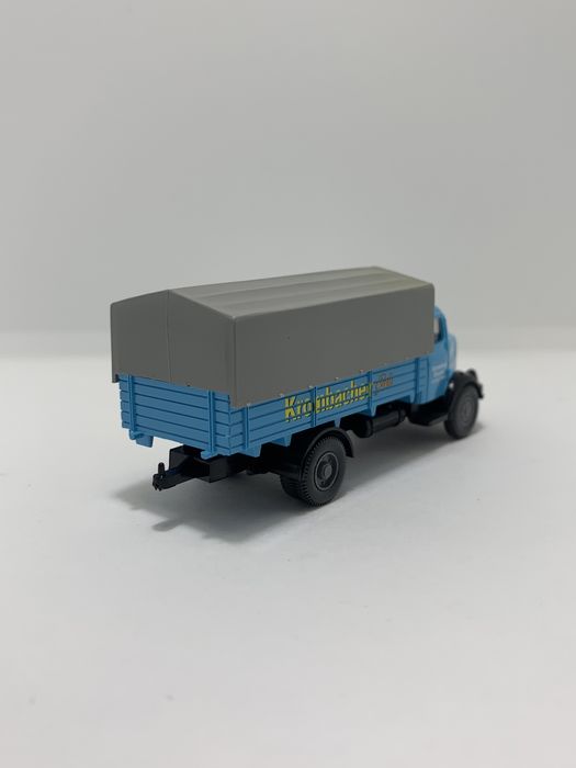 Camião Henschel HS 100 da Wiking escala 1/87