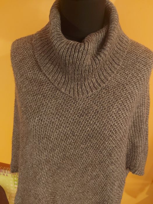Narzutka z golfem Reserved poncho