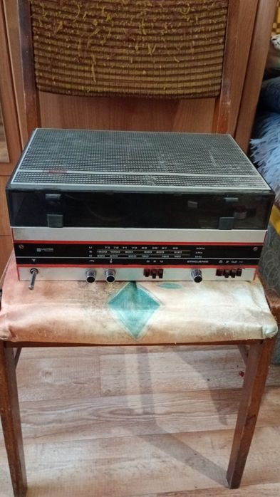 Gramofon z radiem radio gra Zamiana