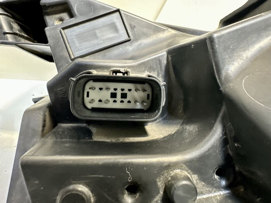 Фара правая Lincoln MKC 2015 2016 2017 2018 2019 USA xenon