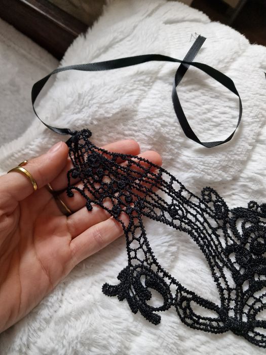 Czarna koronkowa maseczka maska na oczy ażurowa wenecka sensualna