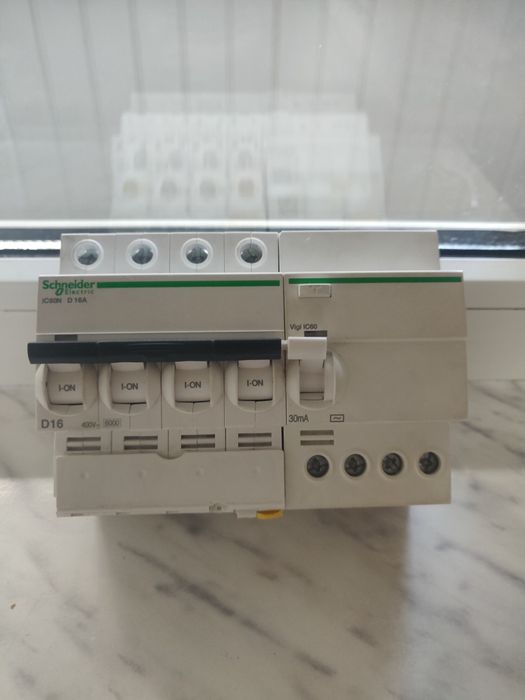 Автоматический выключатель iC60N 4P 16A з блоком диференціального захи