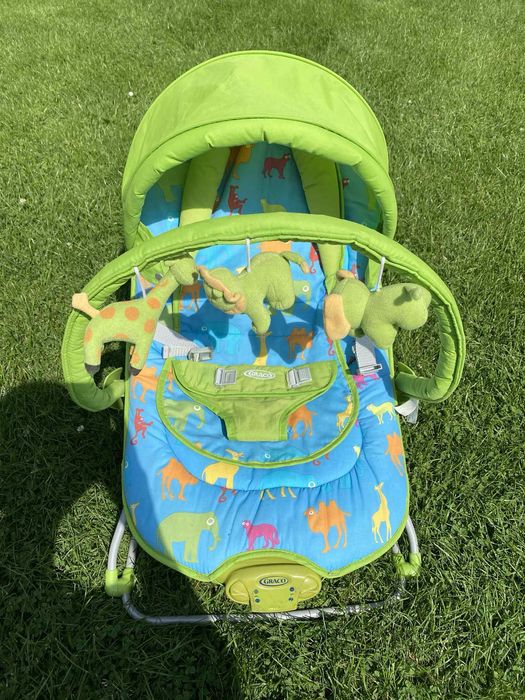 GRACO leżaczek zielony z muzyką w zwierzątka