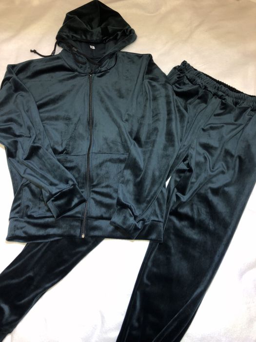 Спортивні костюми велюрові