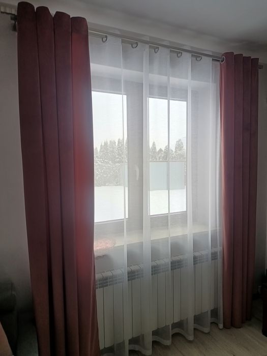 Meble kanapa firany karnisze