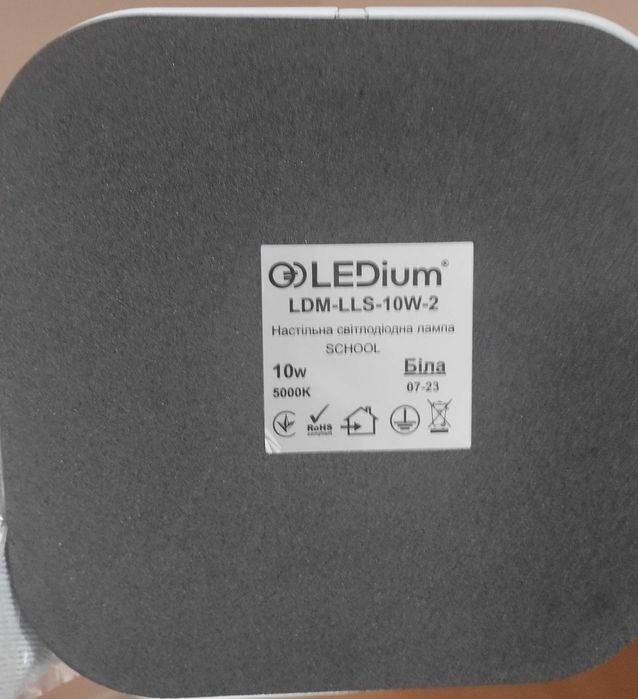 Яркая и доступная настольная светодиодная лампа