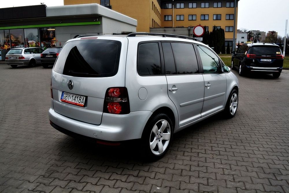 Volkswagen Touran Automat, Klimatyzacja, Czujniki parkowania, Podgrzewane fotele