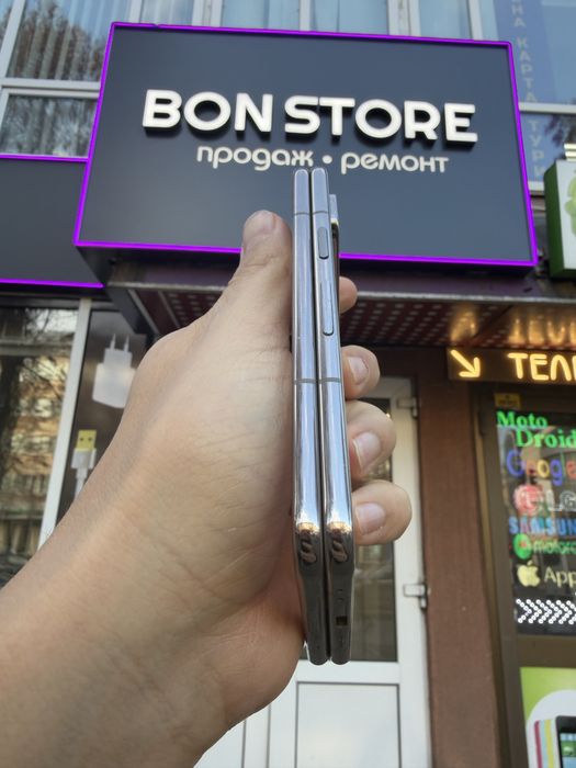 Google Pixel fold 256gb. Gold. Neverlock