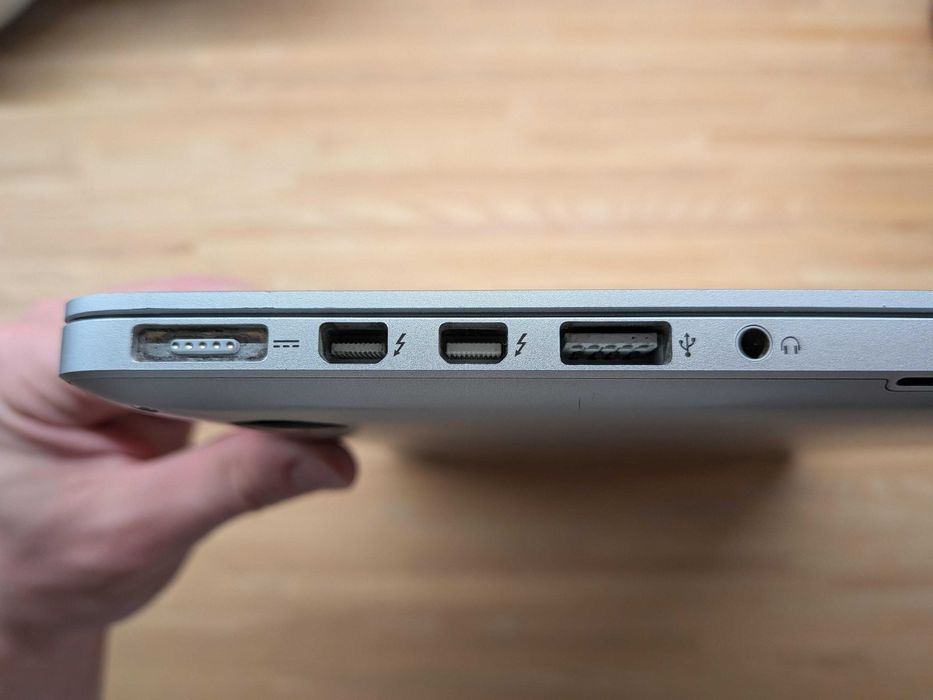 MacBook Pro Retina Mid 2015; i7 2,5 GHz; M370X; 512 GB; Sequoia 15.7.2