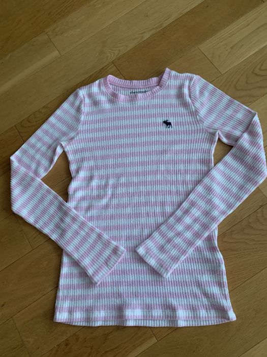 Bluzka sweterkowa firmy abercrombie rożowo biała