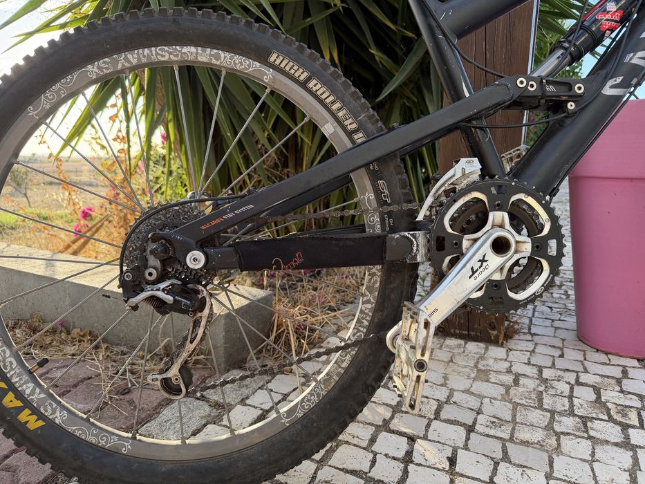 Bicileta Enduro Canyon Torque ES
