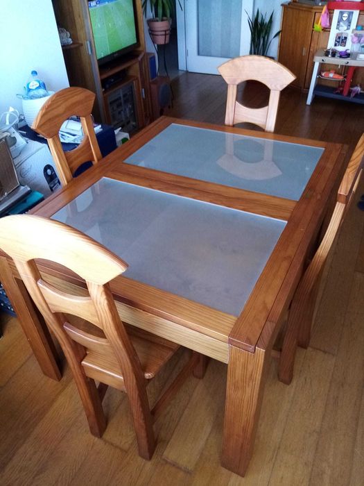 Mesa com 4 Cadeiras em Pinho