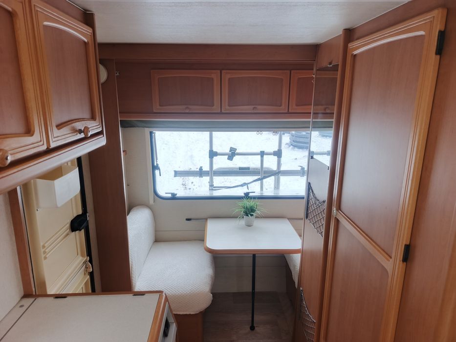 Adria Piętrowe łóżko 1000DMC Przedsionek 
Rok 1995
Świeżo sprowadzona