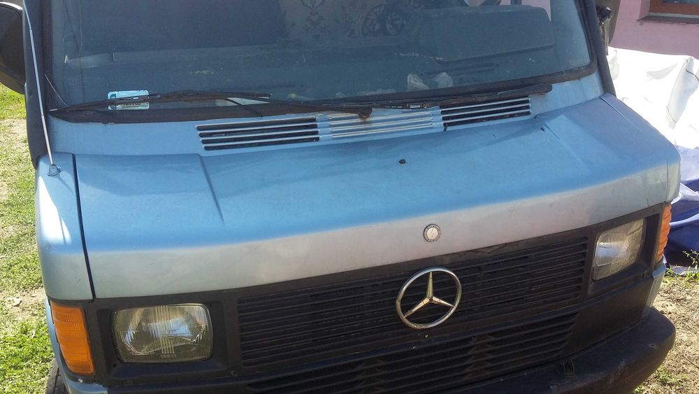 Dostawczak mercedes 208
