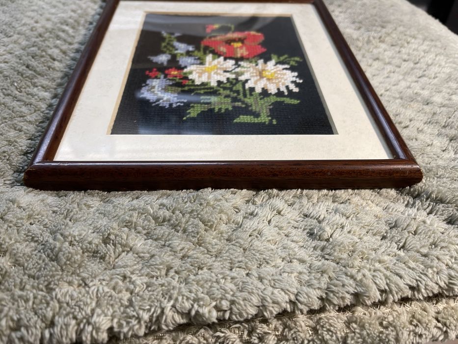 Quadro floral bordado antigo