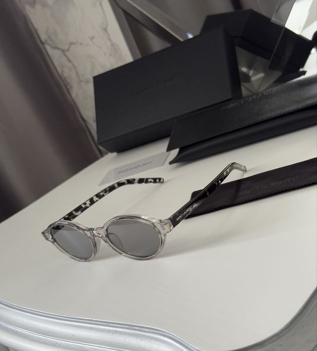 Солнцезащитные очки Saint Laurent тренд 2025 полный комплект