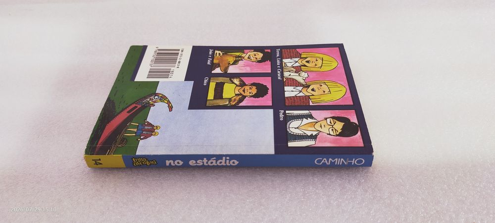 Livro- Uma aventura no estádio