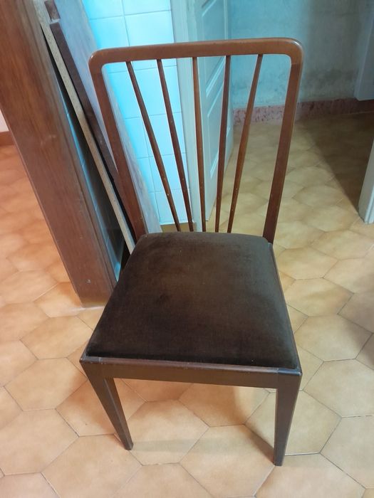 Cadeiras em veludo castanho