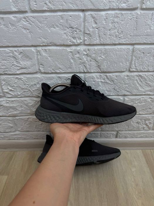 Кросівки Nike Revolution 5