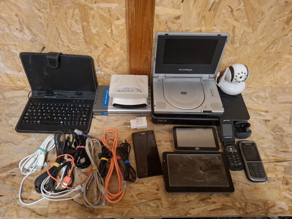 Mix elektroniki telefony dekodery Samsung Huawei USB C