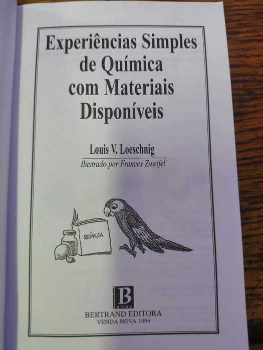 Livro "Experiências Simples de Química com Materiais Disponíveis" de Louis V. Loeschnig