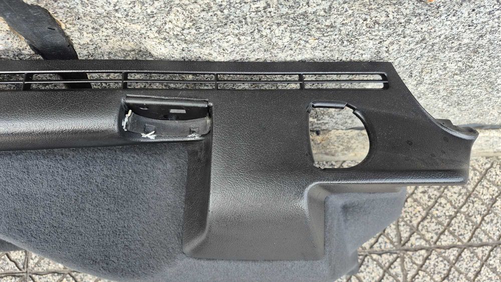 AUDI A4 B5 (8D) Avant - Quartela da Mala esquerda em MUITO BOM ESTADO*