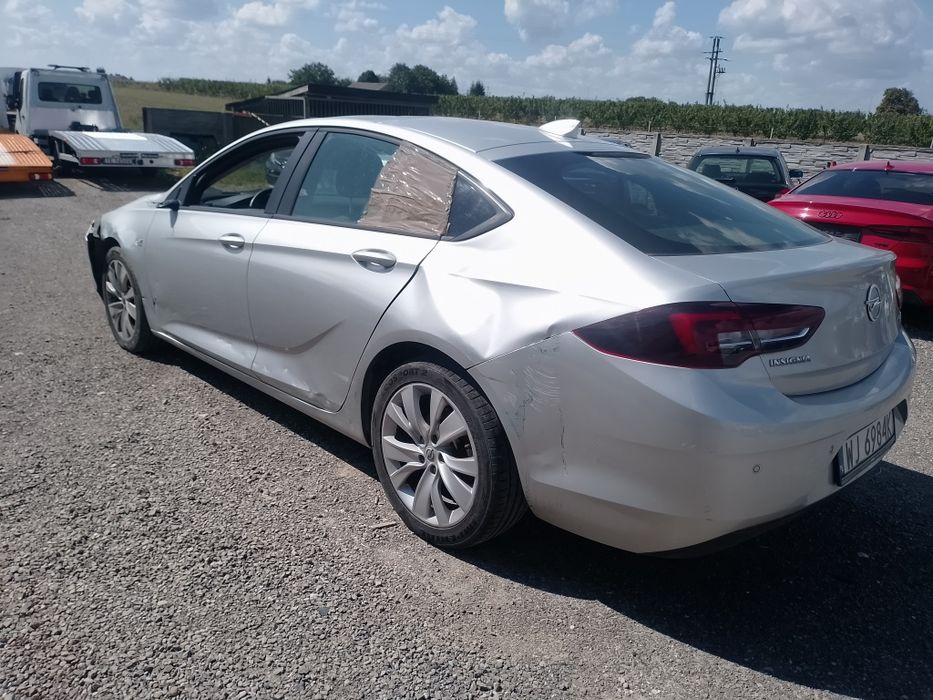 Opel Insignia 1.6 d  niski przebieg  jeżdżąca opłacona zarejestrowana
