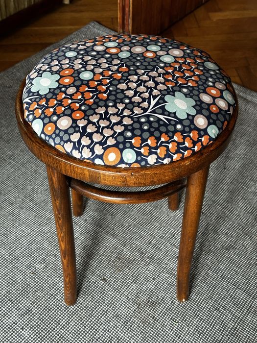 Odnowiony zestaw - taboret + krzeslo (4 szt)