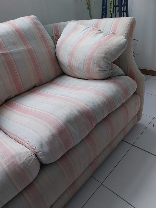 Sofá 3 lugares às riscas